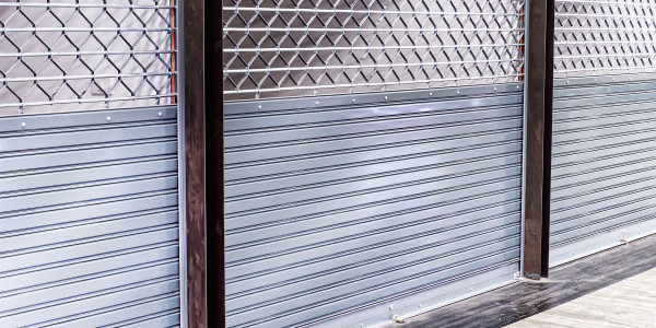 Reformas Integrales de Tiendas y Locales  Comerciales en Torrejón de Ardoz · Instalación de  Ventanas y Persianas Comerciales